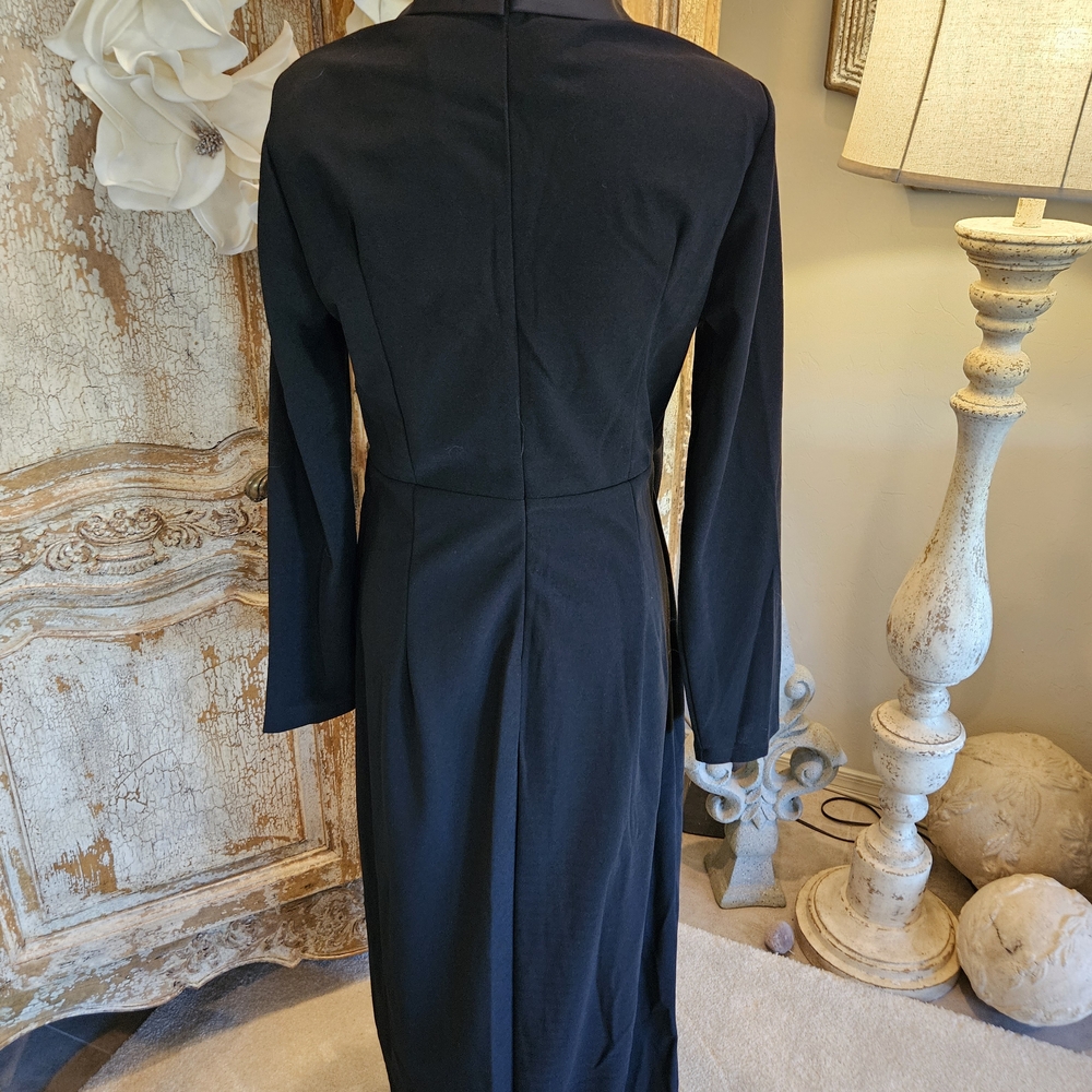 Elegant Black Long Sleeve Twist-Front Maxi Dress - Picture 2 of 8